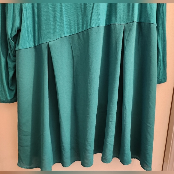 Turquoise Jersey Top with sheer bottom, Size xl, Preloved - Picture 5 of 5